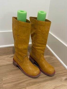 Mustard Tan Knee High Boots Chunky Heel Pull On Boots Size 8.5